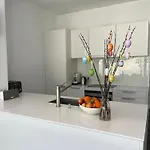 Appartement Luxurious 3 Bed, 3 Bath Apmt W Pool