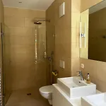 Luxurious 3 Bed, 3 Bath Apmt W Pool Appartement *