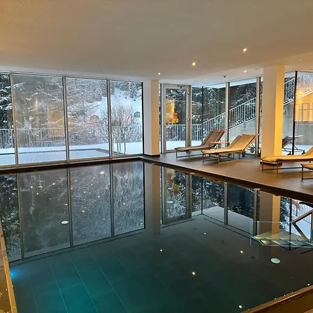 Luxurious 3 Bed, 3 Bath Apmt W Pool Appartement *