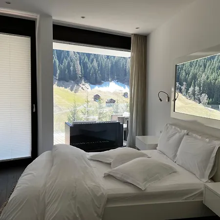 Luxurious 3 Bed, 3 Bath Apmt W Pool *