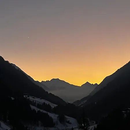 Luxurious 3 Bed, 3 Bath Apmt W Pool Apartment *